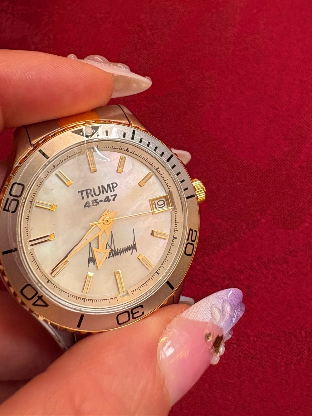 Trump Two Tone Stainless Oyster Mother of Pearl Brand New Womens Wrist Watch - Picture 5 of 7